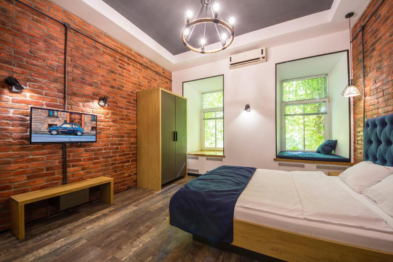 Self Check-In Apartments Near Landscape Alley Kiev Exterior foto